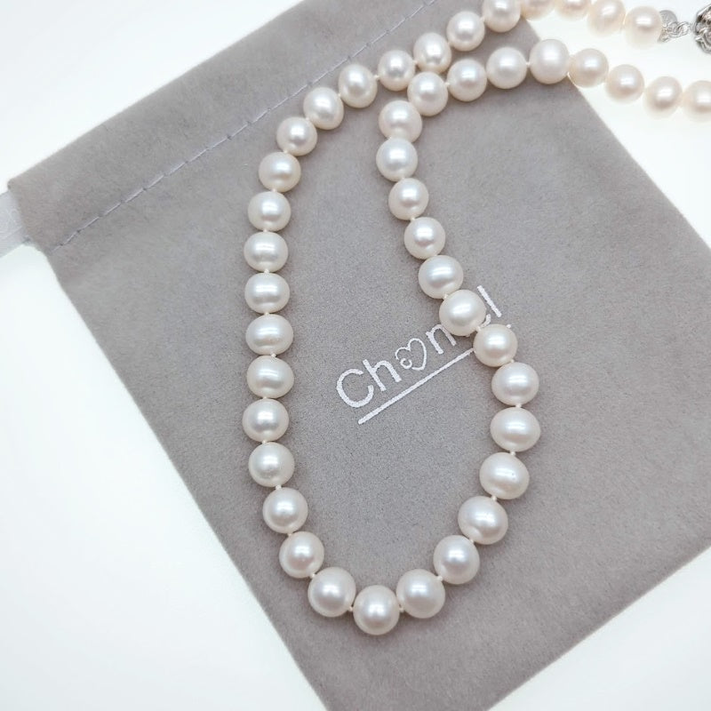 White and black hot sale pearl necklace